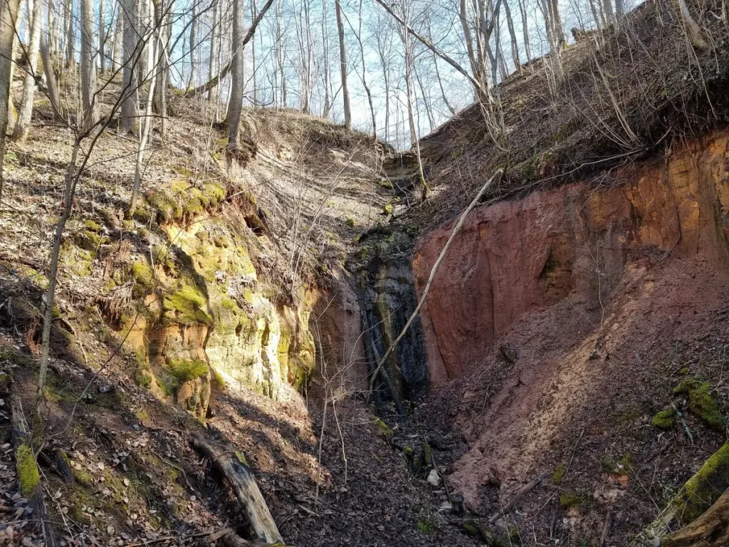 Ķiparu kaskāde. Tālumā ir redzama augšējā pakāpe. 2023. gada aprīlis.