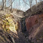 Ķiparu kaskāde. Tālumā ir redzama augšējā pakāpe. 2023. gada aprīlis.