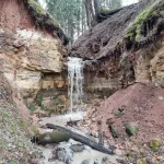 Omiķu gravas ūdenskritums, 2023. gada marts