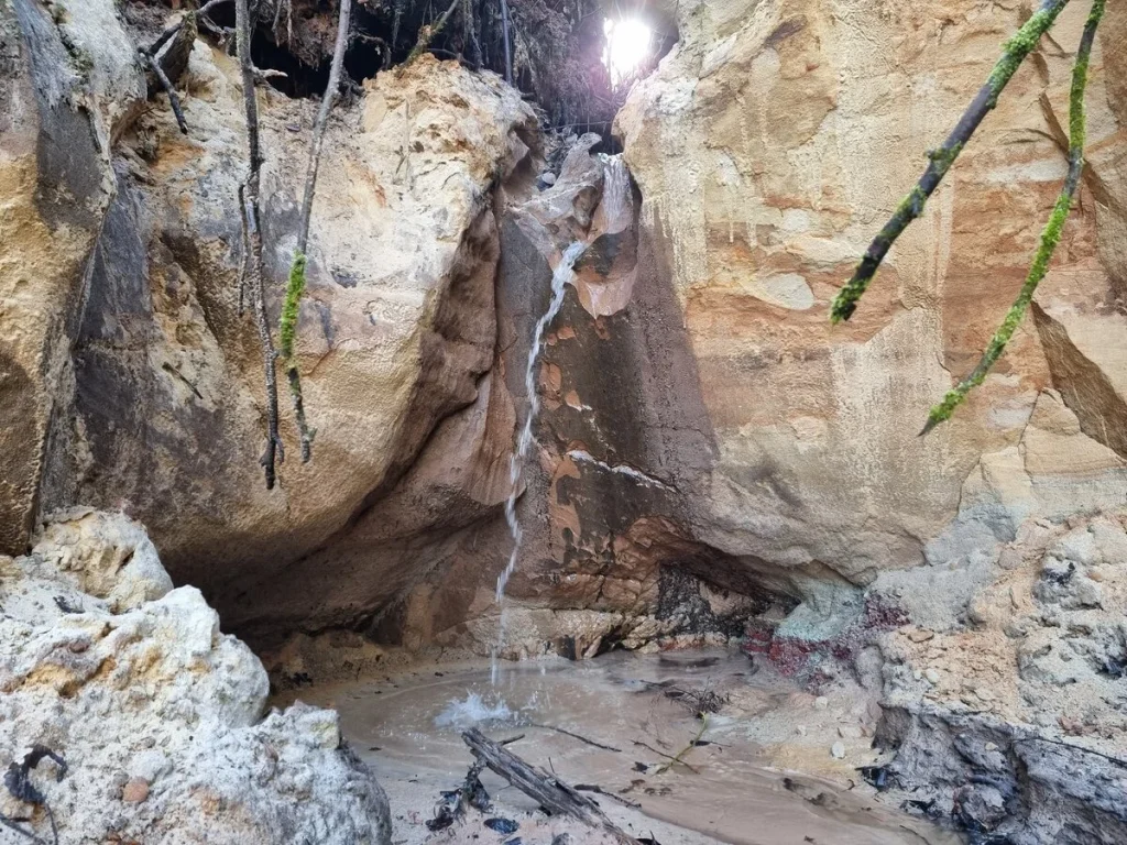 Pazemes alas gravas ūdenskritums, 2024. gada aprīlis