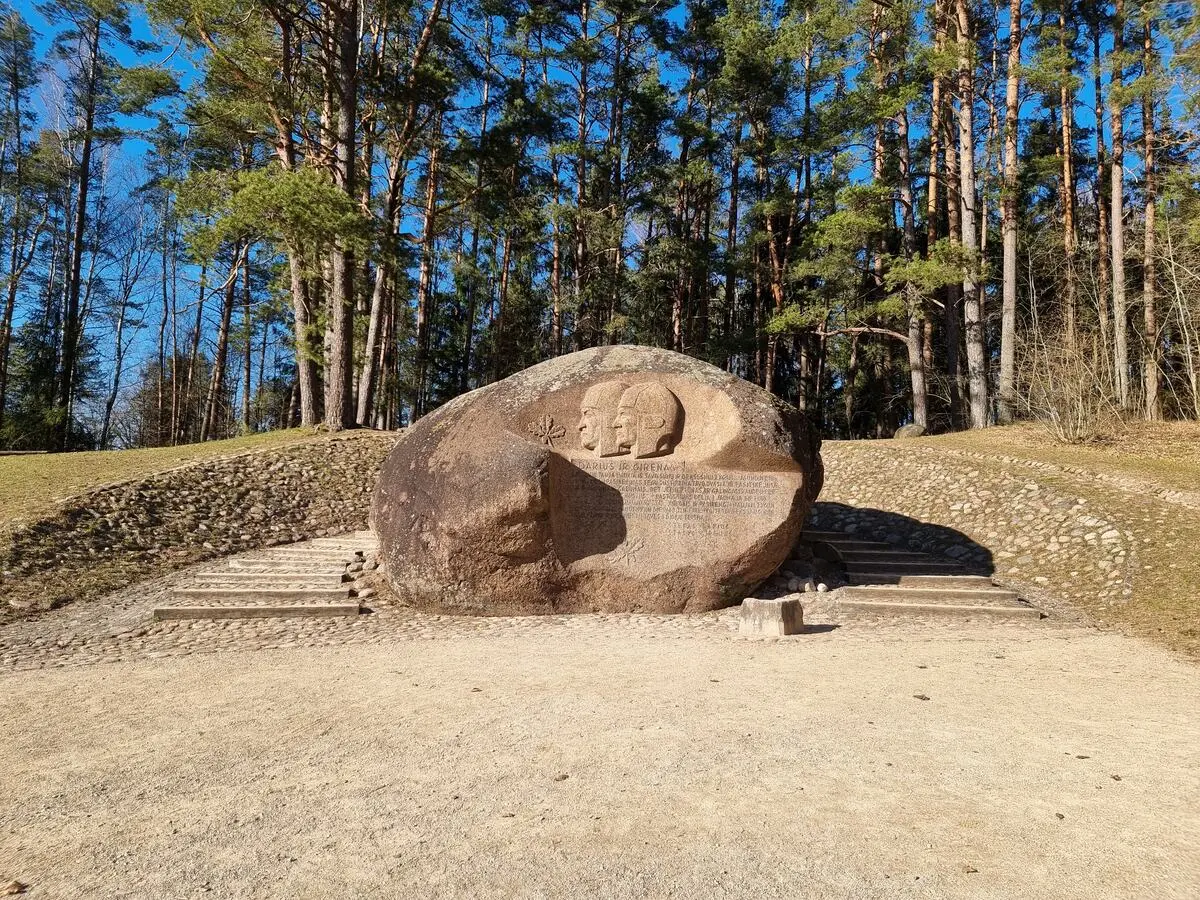 Puntuks - populārākais Lietuvas dižakmens. 2025. gada marts.
