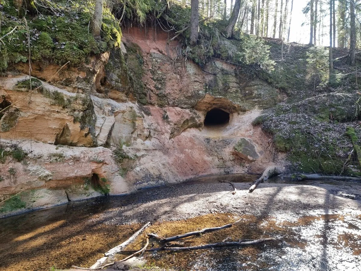 Runtiņupes ala un Saulstaru iezis. 2025. gada marts.