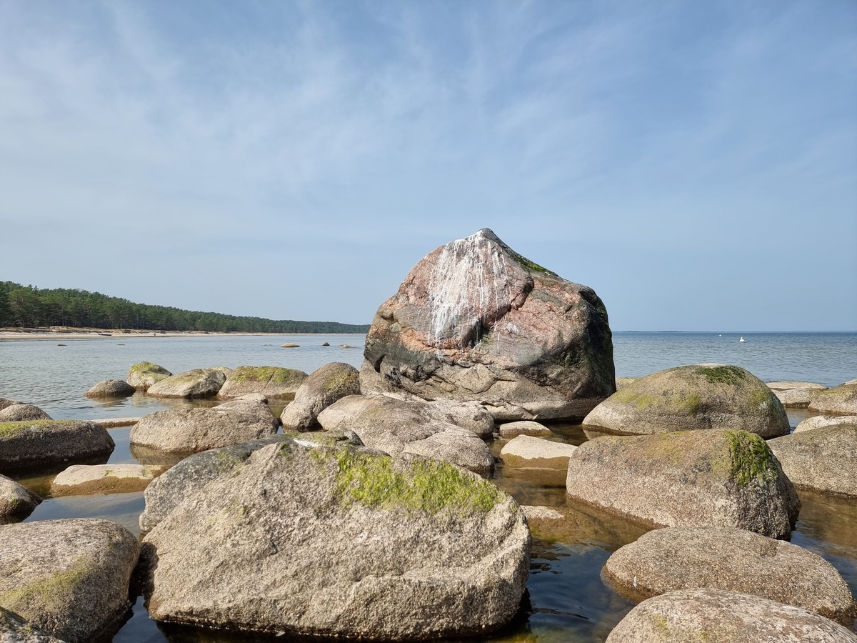 Mērsraga Velna akmens. 2024. gada aprīlis.