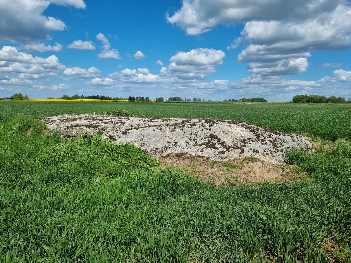 Cērpenes dižakmens, skats uz ziemeļiem