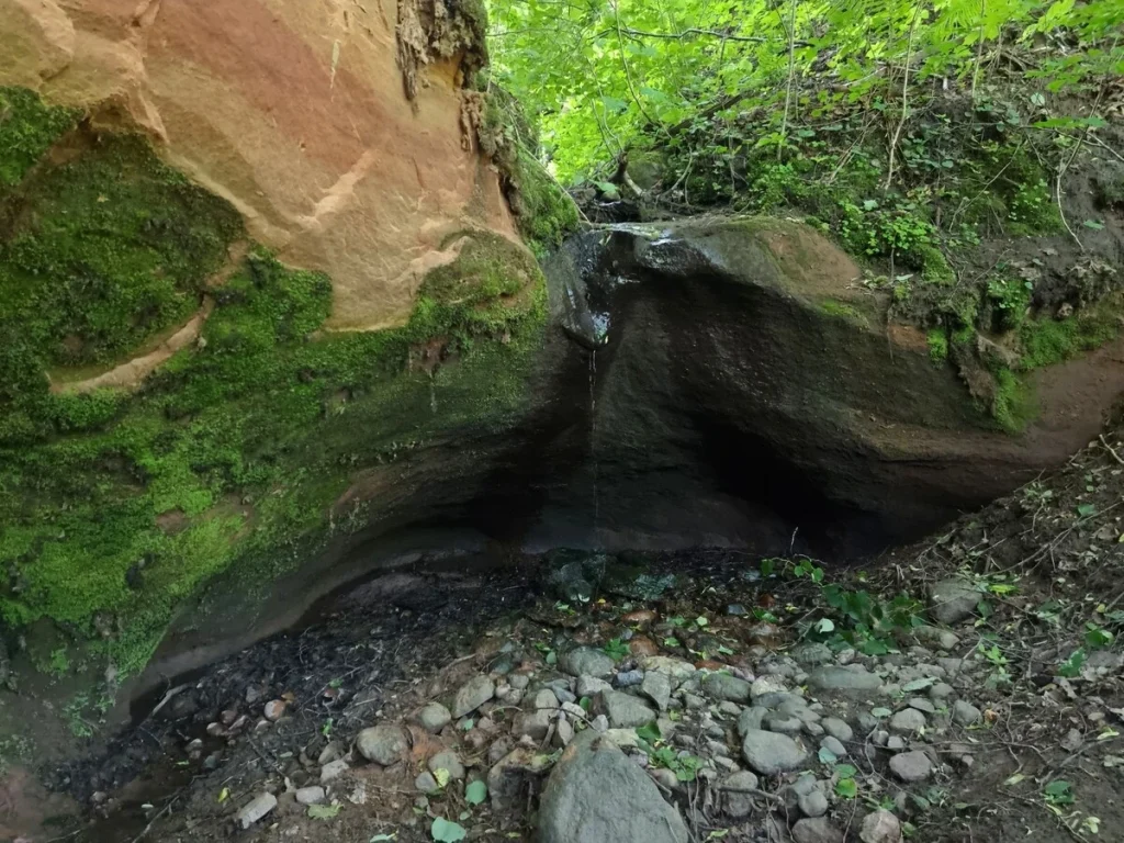 Muižarāju klinšu ūdenskritums