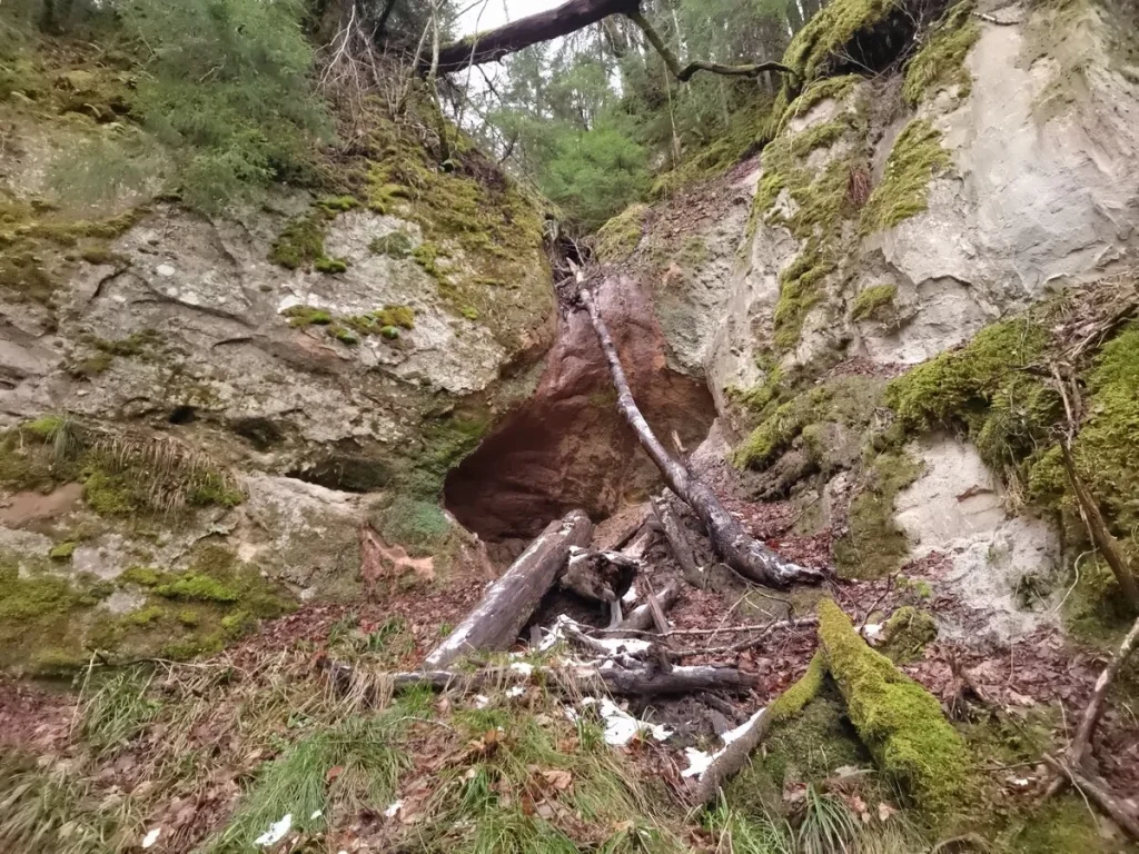 Sautas kalna augšējais ūdenskritums. 2025. gada janvāris.