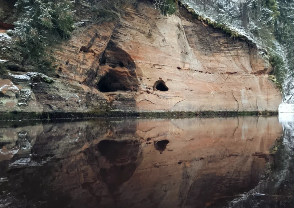 Melnā ieža gaisa alas. 2025. gada decembris.